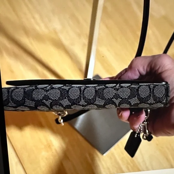 Coach Black Crossbody Bag with Signature Detail - Picture 4 of 6